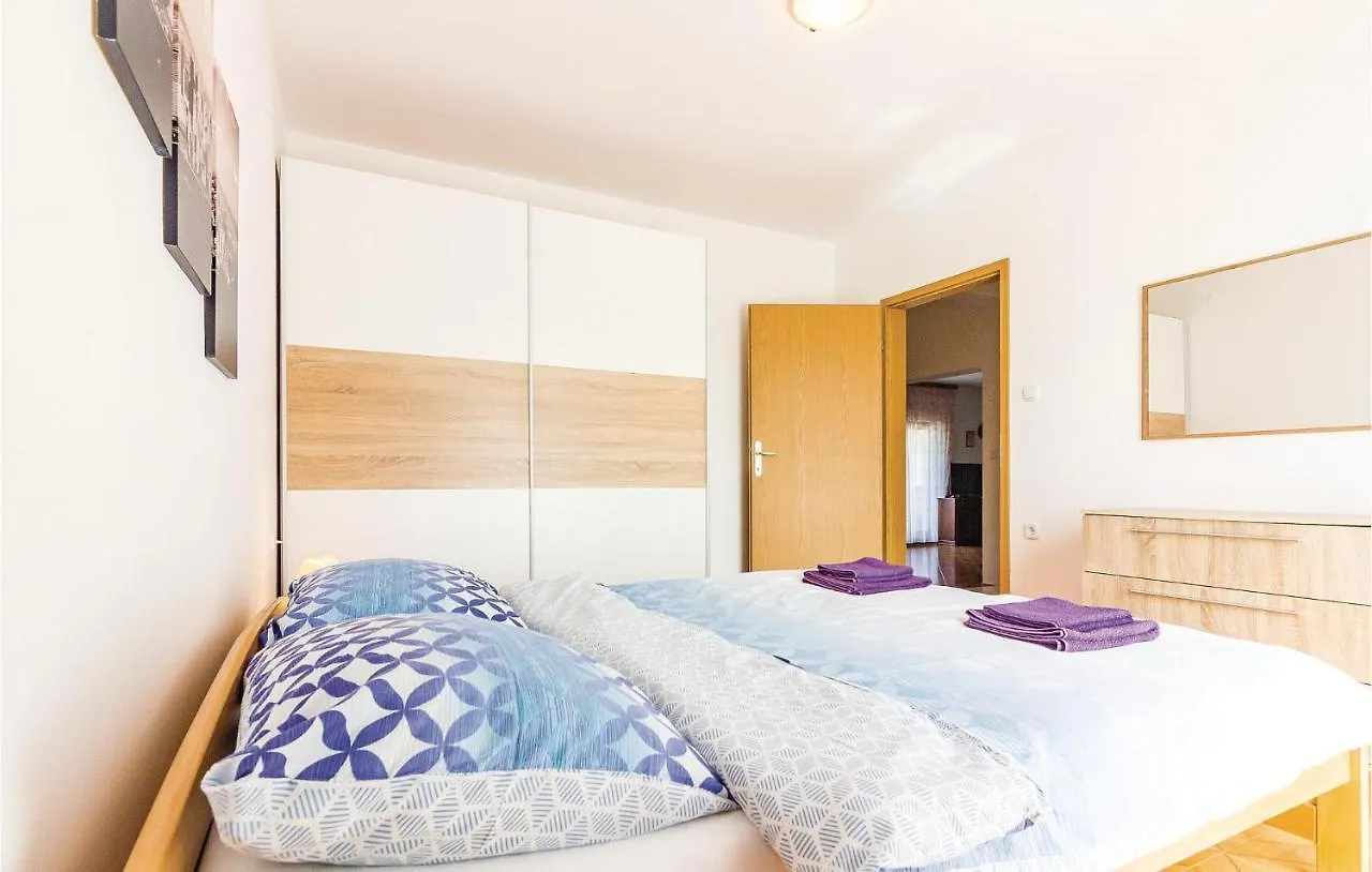 Gorgeous Home In Pula With Wifi