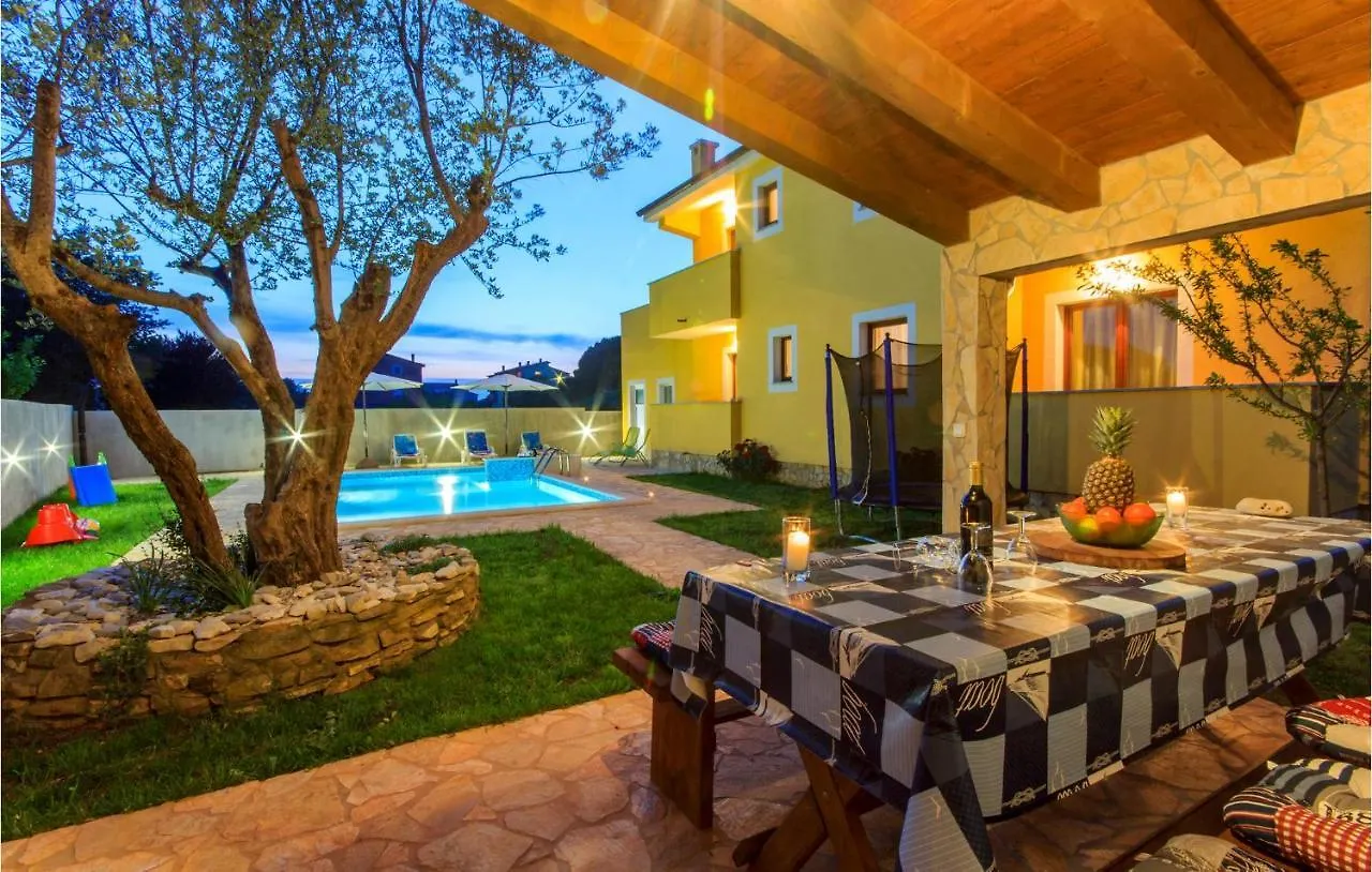 Gorgeous Home In Pula With Wifi 0*,